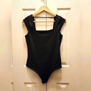 Live In The Monment Square Neck Eye Bodysuit- Size Large- NWT 🖤